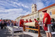 Édes ízek fesztiválja: versenyben a hagyományos és egzotikus kürtőskalácsok 